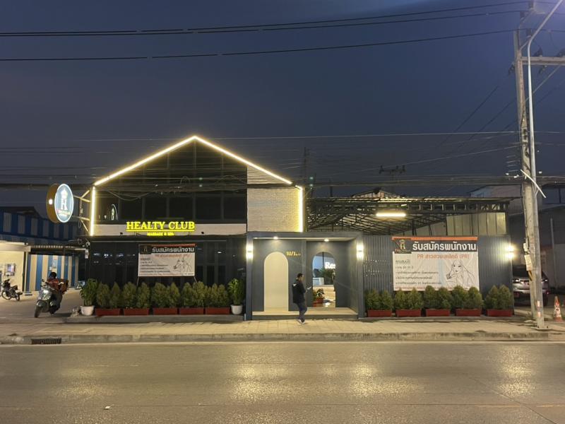 สนใจติดต่อk.โน๊ต 086-346-0856เซ้งธุรกิจ&nbsp; Massage & spa&nbsp; #นวดสปา #หทัยราษฎร์ #ลำลูกกา&nbsp; #รายได้หลายแสน- ร้านเรียบหรูดูดีที่สุดในย่านนี้ ลูกค้าเกรดดี มีกำลังซื้อ- มีลูกค้าประจำ บรรยากาศดี- ร้านติดถนนใหญ่เลยครับ สามารถมองเห็นได้ง่าย- ห้องนวด 7 ห้อง- ห้องคาราโอเกะ 2 ห้อง- ห้องนอนพนักงาน 4 ห้อง- ห้องครัว 1 ห้อง- ห้องน้ำแยก ชาย-หญิง&nbsp;เพียง 2,500,000 บาท&nbsp;- สร้างไปเกือบ 6 ล้าน- นัดเข้ามาดูร้าน�