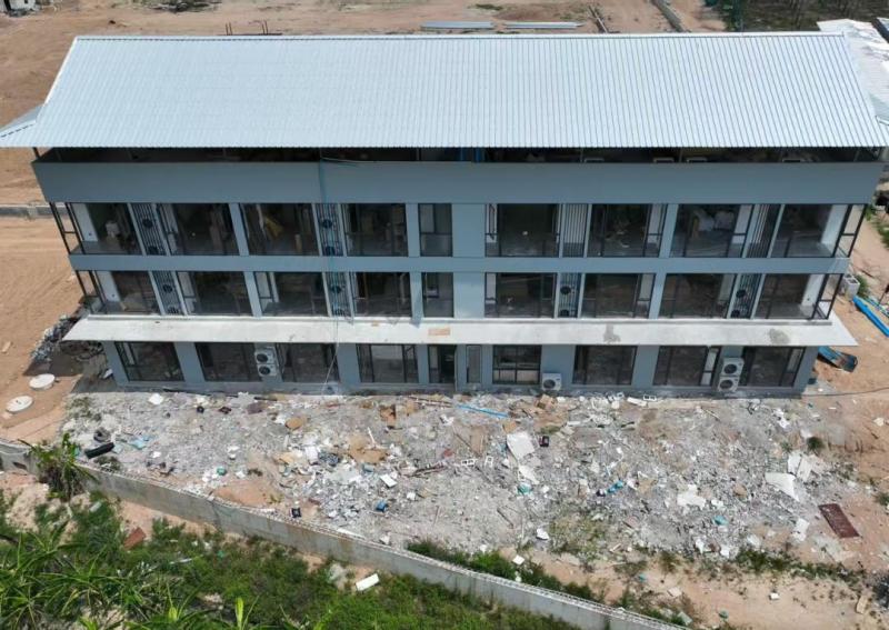 ให้เช่าโรงงาน ตำบลมาบยางพร อำเภอปลวกแดง ระยอง พื้นที่สีม่วงลาย มีใบ อนุญาต รง.4 ผลิตอะไหล่รถยนต์ราคาเช่า 150 บาท / ตารางเมตรที่ตั้ง ตำบลมาบยางพร อำเภอปลวกแดง จังหวัดระยอง 21140ติดต่อ : คุณภัสพงณ์ 0634098164Line : deedee23https://www.facebook.com/profile.php?id=61581484955548พื้นที่ใช้สอย 2,200 ตารางเมตร สูง 10.5 เมตร ตรงกลางสูง 12.72 เมตร มีออฟฟิศด้านหลัง ( ให้เช่าเพิ่ม )ไฟฟ้า 3 เฟสรับน้ำหนัก 20 ตัน / ตารางเมตรมีใบ อนุญาต รง. 4 ผลิต