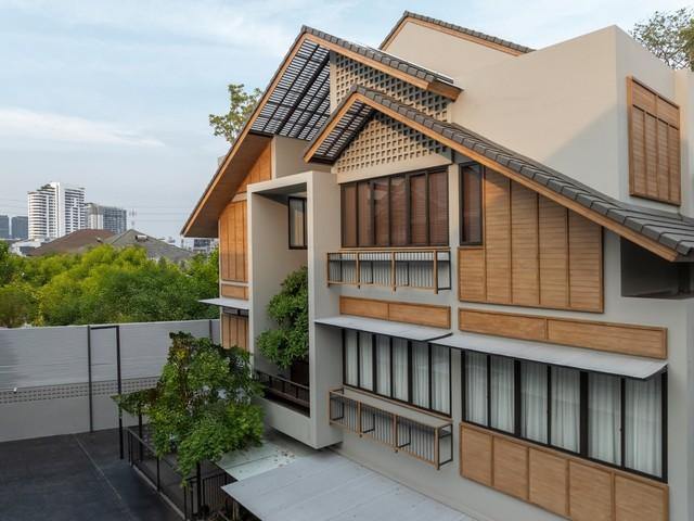 ให้เช่าบ้านเดี่ยว 4 ชั้น Pool Villa 620 ตร.ม. ซอยวิภาวดี 20 เชื่อมต่อลาดพร้าวและรัชดาภิเษก พร้อมลิฟท์ส่วนตัวราคาขาย 89,000,000 บาทราคาเช่า 450,000 บาท / เดือน ( สัญญาขั้นต่ำ 1 ปี ประกัน 2 เดือน ล่วงหน้า 1 เดือน )ที่ตั้ง ถนนวิภาวดีรังสิต ซอยวิภาวดีรังสิต 20 แขวงจอมพล เขตจตุจักร กรุงเทพมหานคร 10900ติดต่อ : คุณภัสพงณ์ 0634098164Line : deedee23https://www.facebook.com/profile.php?id=61581484955548เนื้อที่ 100.70 ตารางวา พื้นที่ใช้สอย 620 ตารางเมตร จำนว�