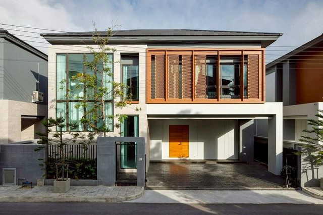 ให้เช่า 70,000 บาท/เดือน ขาย 18.9 ล้าน #ปาล์มสปริง #พรีวาโต้ #หางดง บ้านเดี่ยวพูลวิลล่าสุดหรู 2 ชั้น เฟอร์นิเจอร์บิลท์อิน + เครื่องใช้ไฟฟ้าครบ #น้ำไม่ท่วม เดินทางสะดวกมาก #ใกล้สนามบิน เพียง 10 นาทีรายละเอียดบ้านพื้นที่ใช้สอย 303 ตร.ม.ขนาดที่ดิน 240 ตร.ม.4 ห้องนอน (มีห้องนอนชั้นล่าง ออกแบบพิเศษรองรับผู้สูงอายุ/รถเข็น)4 ห้องน้ำที่จอดรถ 3 คันสระว่ายน้ำระบบเกลือส่วนตัวจุดเด่นพิเ�