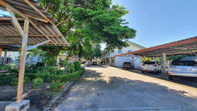 ขายอพาร์เม้น บางพระ ศรีราชา  2 ไร่เศษนีน่า นิค : 094-6599-369ขายอพาร์เม้น บางพระ ศรีราชา ทำเลดีแหล่งชุมชน  2 ไร่เศษ เหมาะลงทุน ใกล้ตลาดสดบางพระ  ซอยเทศบาล 7/3  อยู่หลัง 7-eleven  พื้นที่กว้างขวาง สามารถสร้างอาคารเพิ่มได้ ปัจจุบันดำเนินกิจการอยู่-พื้นที่  2-0-09 ไร่-อาคาร 2 ชั้น  จำนวน 2 อาคาร-ผู้เช่าเกือบเต็มทุกห้อง-จำนวนห้องพัก  40  ห้อง-ขนาดห้องประมาณ 35 ตร.ม.-พื้นที่ซักล้างด้านหลัง 4 ตรม.