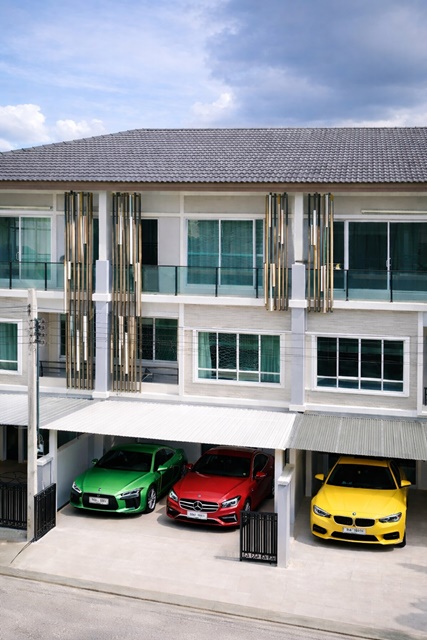 ถ.แจ้งวัฒนะ ใกล้ อิมแพ็ค เมืองทองธานี 400ม.ทาวน์โฮม 3 ชั้น 3 นอน 3 น้ำ และคอสโม บาซาร์ ถนน POPULAR ทำเลโดดเด่น 20 ตร.วา.240 ตร.ม. 19,998 B-M. พร้อมเฟอร์ฯบางส่วน ทำเลศักยภาพ ใกล้ม.สุโขทัยธรรมาธิราช 1.2 กม. สถานพยาบาล ทางด่วน และรถไฟฟ้า เหมาะอยู่อาศัย หรือโฮมออฟฟิศ Chaeng Wattana Road 3 story townhome with 3 bed 3 bath near IMPACT MuangThongThani 400m. and Cosmo Bazaar Muangthong POPULAR Rd. prime location 20 sq.wa. 240 sq.m. 19,998 B-M fully functional with some furniture included potential location near Sukhothai Thammathirat Open University 1.2 km. hospitals expressways and BTS suitable for residential u