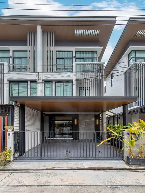 ให้เช่าทาวน์โฮม 3 ชั้น โครงการ Cozy ลาดพร้าว โชคชัย 4 ซอย 18 หลังมุม ติดโจ๊กกองปราบ ใกล้ทางด่วนราคาขาย 7,500,000 บาทราคาเช่า 50,000 บาท / เดือนที่ตั้ง ถนนโชคชัย 4 ซอย 18 แขวงลาดพร้าว เขตลาดพร้าว กรุงเทพมหานคร 10230ติดต่อ : คุณภัสพงณ์ 0634098164Line : deedee23https://www.facebook.com/profile.php?id=61581484955548เนื้อที่ 30 ตารางวา จำนวน 3 ชั้น 3 ห้องนอน 3 ห้องน้ำ ที่จอดรถ 2 คันเดินทางเข้า-ออก สะดวกได้หลายเส้นทาง ใกล้แหล่งชุมชน หน่วยงานราช