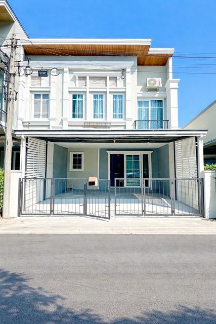 นิคมอัญธานี เจโม 900 ม. 4นอน บางนา-สวนหลวง ทาวน์เฮาส์หัวมุม 2 ชั้น 3น้ำ ม.ราม2 19,998B-M 22ตร.ว.  150 ตร.ม. เมกา บางนา เซ็นทรัล บางนา แยกทุ่งเศรษฐี GoldAnchanthani Industrial Estate Jemo 900m. 4 beds Bangna SuanLuang 19,998B-M  2-story corner townhouse 3baths 22sq.wa 150sq.m. near Mega Bangna Central Bangna Thung Setthi Intersection Gold.ขนาด 22 ตร.ว. พื้นที่ใช้สอย 150 ตร.ม.Size 22 sq.wah with 150 sq.m. ถ.บางนา-ตราด กาญจนาภิเษก แขวงดอกไม้ เขตประเวศ กรุงเทพมหานครทาวน์เฮาส์สไตล์อังกฤษ ยูนิตหัวมุม ตั้งอยู่บนถนนหลักของโครงการ ใ�