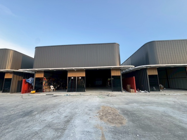 BST1075 ให้เช่าโกดังพร้อมออฟฟิศ Storix Warehouse โยธินพัฒนา ลาดพร้าว ใกล้เลียบด่วนรามอินทรา มีหลายขนาด เริ่มต้น 114 ตร.ม. อาคารใหม่ติดต่อ Agent คุณบัว (Bua)Tel: 093-646-4597 LINE ID: Bua093พื้นที่ 120 ตารางเมตร ราคา 38000 บาทต่อเดือนรายละเอียดทรัพย์ให้เช่าโกดังพร้อมออฟฟิศโครงการ Storix Warehouse ทำเลโยธินพัฒนา ซอยโยธินพัฒนา 3 เขตบางกะปิ กรุงเทพฯ อาคารใหม่ เหมาะสำหรับธุรกิจออนไลน์ สต็อกสินค้า โลจิสติกส์ หรือ SME เข้าอ