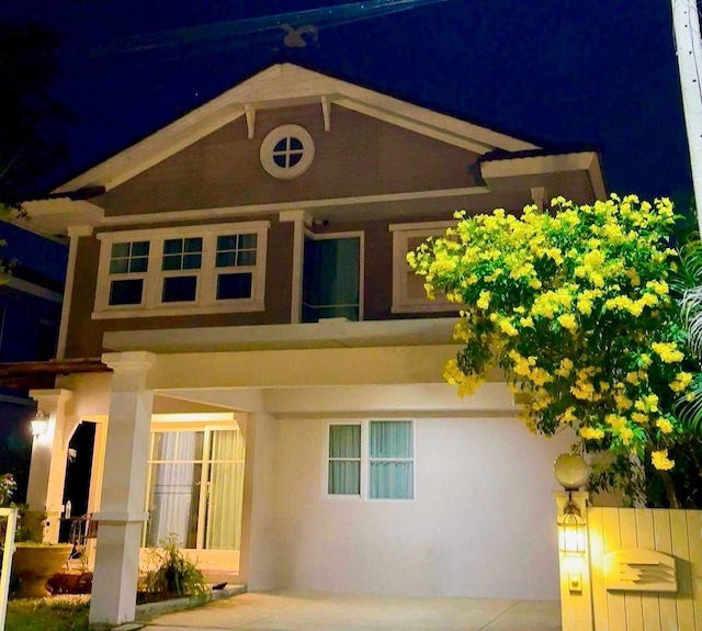 BH3970 ให้เช่าบ้านเดี่ยว ชัยพฤกษ์ ศรีนครินทร์ ใกล้ BTS ศรีนครินทร์ บ้านสวยพร้อมอยู่ เฟอร์ครบ วิวสวน บรรยากาศดี สมุทรปราการติดต่อ Agent คุณบัว (Bua)Tel: 093-646-4597 LINE ID: Bua093ราคาเช่า 50000 บาทต่อเดือนรายละเอียดทรัพย์ให้เช่าบ้านเดี่ยวในโครงการชัยพฤกษ์ ศรีนครินทร์ ทำเลศรีนครินทร์ แพรกษา สมุทรปราการ บ้านตกแต่งครบสไตล์โมเดิร์น อบอุ่น วิวสวน บรรยากาศเงียบสงบ เหมาะสำหรับอยู่อาศัย ใกล้ BTS 