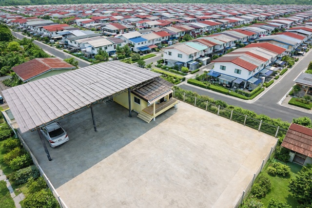 โชว์รูม อู่ซ่อมรถ 1ห้องนอน 1ห้องน้ำ และตลาดชุมชนภายใน 1 กม. 8,999 B-M  125 ตารางวา 500ตารางเมตร จัดสรรพื้นที่ลงตัว เหมาะอยู่อาศัยหรือทำกิจการขนาดเล็กในย่านหนองจอก ทำเฟอร์ โกดัง ใกล้ Mini BigC คู้คลอง9 300ม.ตลาดคู้คลองเก้า 500 ม. Showroom, auto repair shop, furniture maker, warehouse. near Mini BigC KhuKhlong9 300m. Single-storey 8,998B-M  1bed 1bath and local market within 1 km Land size 125 sq.wah usable area 500sqm well-planned layout suitable for living or small business in Nong Chok areaถนนคลองเก้า แขวงคลองสิบสอง เขตหนองจอก กรุงเทพมหานครขนาด 125 