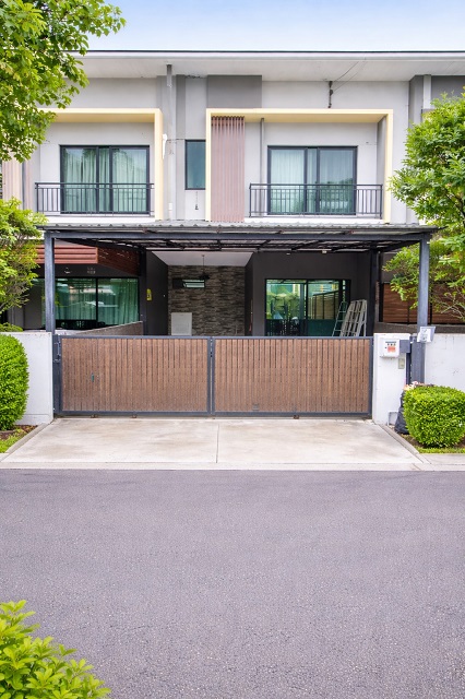 โครงการคุณภาพ 19 ตร.ว. 152 ตร.ม.ใกล้รร.พระหฤทัยดอนเมือง 900 ม.เทิดราชัน-ดอนเมือง แอร์3 หลังสุดท้ายในโครงการ ทาวน์โฮม 2ชั้น 3นอน 2น้ำ 14,999 B-M. พร้อมเฟอร์ฯบางส่วน ทำเลดี เหมาะอยู่อาศัย หรือโฮมออฟิศ เดินทางสะดวก  ใกล้ตลาดใหม่ดอนเมือง 1.5 กม.วัด สนามบินดอนเมือง และรถไฟฟ้าสายสีแดง เชื่อมถนนหลักหลายสายnear PhraHaruthai DonMueang Sch 900m. quality project 19sq.wa. TherdRatchan DonMueang 3a/c The last units in the project. Two story townhome 3bed 2bath  152sq.m. 14,999B-M partially furnished good suitable for residenc