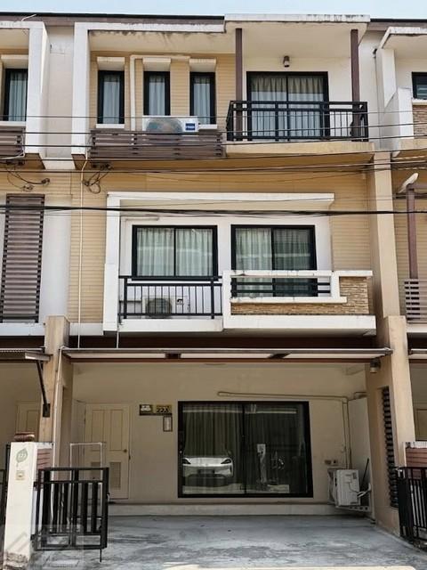 ให้เช่าทาวน์โฮม 3 ชั้น 3 ห้องนอน โครงการ Time home พระราม 9 - หัวหมาก ใกล้รถไฟฟ้า ทางด่วนติดต่อ:: ชยา โทร/ID Line:: 0942823961Link Line:: https://line.me/ti/p/3xFA1An8Kcรหัส# T26-520ทาวน์โฮม 3 ชั้น โครงการ Time home พระราม 9 - หัวหมาก บ้านสวย น่าอยู่ ปลอดภัย• พื้นที่ใช้สอย : 170 ตร.ม.• 3 ห้องนอน• 3 ห้องน้ำ• living room• จอดรถ 2 คัน• เดินทางสะดวก ใกล้รถไฟฟ้า จุดขึ้นลงทางด่วนโรงพยาบาล โรงเรียน ห้างสรรพสินค้า ฯลฯสถานที่ใกล้เคียง• โรงพยาบาลสม�