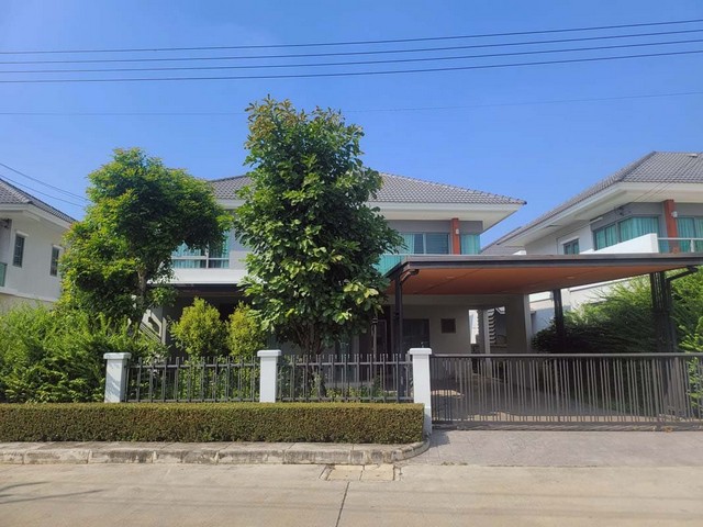  รหัสทรัพย์ (Code ID) :  PTT-26-P00952  ราคา 9,500,000 บาท (ราคาต่อรองได้) ▸ เนื้อที่  78 ตารางวา  พื้นที่ใช้สอย 317.15 ตารางเมตร   ▸ - ห้องนอน - ห้องน้ำ     ▸ 1 ที่จอดรถ   บ้านเดี่ยวหันไปทางทิศ   พิกัดทรัพย์ :  https://maps.app.goo.gl/DpgAjytHaX64F7u6A  สถานที่ใกล้เคียง ▸ใกล้ตลาดพูนทรัพย์ ▸ใกล้บิ๊กซีซูเปอร์เซ็นเตอร์ปทุมธานี ▸ใกล้ฟิวเจอร์พาร์ครังสิตแอนสเปลล์ ▸ใกล้มหาวิทยาลัยรังสิต  สอบถามเพิ่มเติม / นัดชม โทร. 097-419-5982(พลอย) โทร. 096-93