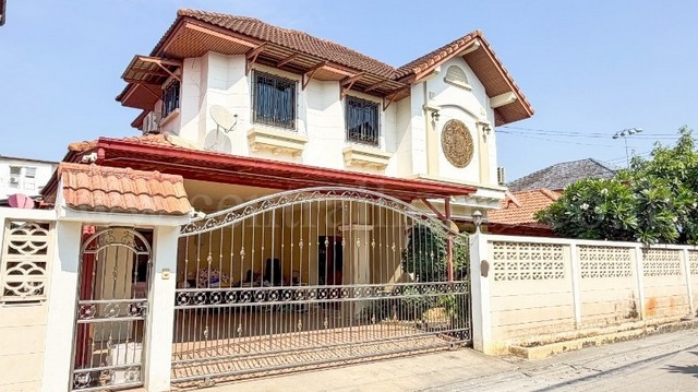 รหัสทรัพย์  7201บ้านเดี่ยว ปลูกสร้างเอง 94 ตารางวา ประเสริฐมนูกิจ 29 แยก 8 (ซอยมัยลาภ) ทำเลดี เดินทางสะดวกที่ตั้ง : ถนนประเสริฐมนูกิจ แขวงจรเข้บัว เขตลาดพร้าว กรุงเทพมหานคร 10230รายละเอียดทรัพย์- บ้านเดี่ยว 2 ชั้น ขนาดเนื้อที่ 94 ตารางวา พื้นที่ใช้สอย 280 ตารางเมตร- บ้านปลูกสร้างภายใต้การดำเนินการ โดย แลนดี้ โฮม (Landy Home) โครงสร้างแข็งแรง- หน้ากว้างของแปลงที่ดิน 23 เมตร, ลึก 17 เม