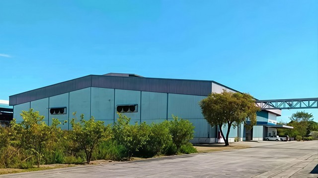 #ขายโรงงานบ้านบึงชลบุรี 10,000 ตารางเมตร#ขายที่ดินพร้อมสิ่งปลูกสร้างบ้านบึงชลบุรี????️ผังม่วงลาย✴️บนพื้นที่  24  ไร่✴️ขนาดพื้นที่รวม 10,000 ตรม.????อำเภอบ้านบึง จังหวัดชลบุรี????ราคาขาย  290  ล้าน  (ค่าภาษีโอน  50/50 )✴️รายละเอียด✴️????ขนาดโรงงาน 1. =3,500 ตรม.????ขนาดโรงงาน 2= 6,500 ตรม.????พื้นสีม่วงลาย????สามารถทำการผลิตได้????พร้อมใบอนุญาต รง4????พื้นรับน้ำหนักได้ 3 ตัน????จุดต่ำสุดภายในโรงงาน 9 เมตร????มี�