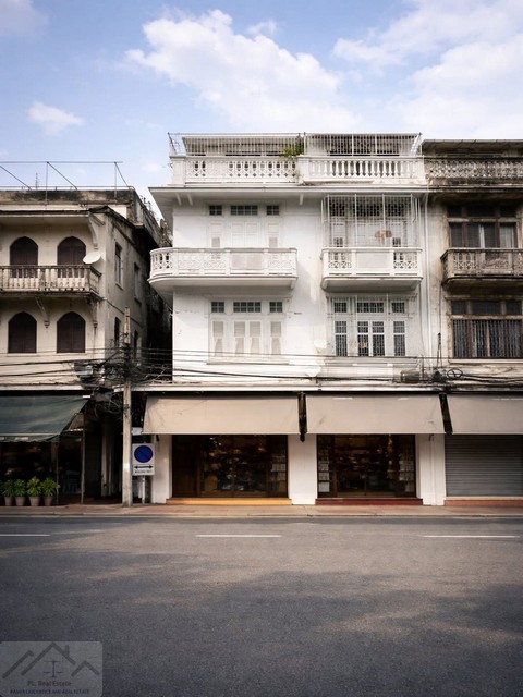 ขายอาคารพาณิชย์ 5 ชั้น ประมาณ 400 ตร.ม. Rare Item ใจกลางไชน่าทาวน์ พื้นที่กว้าง ทำธุรกิจได้เต็มศักยภาพ ติดถนนหลัก ใกล้โรงแรมใหญ่ ลูกค้าเดินทั้งวัน*** ราคาขาย 85 ล้านบาท ต่อรองได้ ติดต่อ:: ชยา โทร/ID Line:: 0942823961   Link Line:: https://line.me/ti/p/3xFA1An8Kcรหัส# T26-489อาคารพาณิชย์ 5 ชั้น ตึกหายากติดถนนใหญ่เยาวราช- ที่ดิน 20 ตร.ว. - พื้นที่ใช้สอยประมาณ 400 ตร.ม. - พื้นที่กว้าง ทำธุรกิจได้เต็มศักยภาพ- ห่างจาก Grand China Hotel เพียง ~100 �