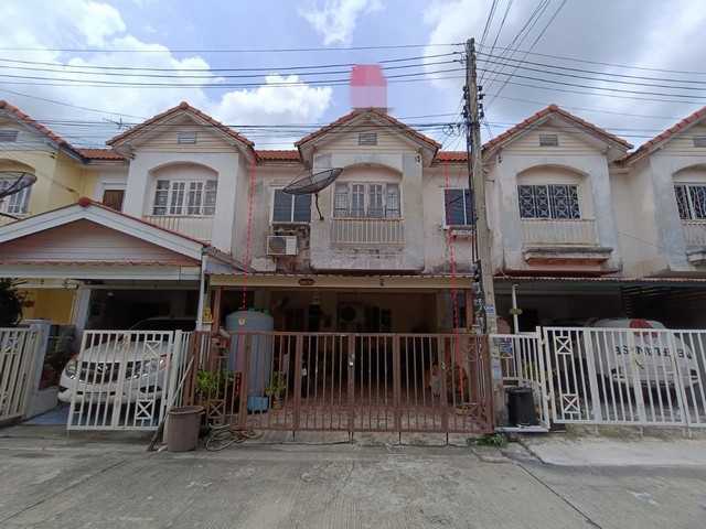  รหัสทรัพย์ (Code ID) :  PTT-26-B13317  ราคา  1,430,000 บาท (ราคาต่อรองได้) ▸ เนื้อที่  20 ตารางวา  พื้นที่ใช้สอย 122 ตารางเมตร   ▸ 3 ห้องนอน 2 ห้องน้ำ     ▸ 1 ที่จอดรถ   ทาวน์เฮ้าส์หันไปทางทิศ   พิกัดทรัพย์ :  https://maps.app.goo.gl/zX3zdqCh5x2oqcyy8  สถานที่ใกล้เคียง ▸ใกล้มาร์เก็ตวิลเลจ รังสิต ▸ใกล้บิ๊กซี ซูเปอร์เซ็นเตอร์ รังสิต คลอง 6 ▸ใกล้วัดมูลจินดาราม ▸ใกล้เทศบาลนครรังสิต  สอบถามเพิ่มเติม / นัดชม โทร. 097-419-5982(พลอย) โทร. 096-932-4624(ออ�