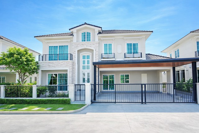 ลดค่าเช่า 50% จาก 160,000 เหลือ 79,999 B-M.คฤหาสน์เฟอร์ครบ  2ชั้น 4นอน 4น้ำ ใกล้ แฟชั่นไอส์แลนด์ 2.5 กม. 50 ตร.ว. 200 ตร.ม. บ้านเดี่ยวหรูหรา ฟังก์ชันครบ ทำเลนวมินทร์  เดินทางสะดวก เชื่อมต่อหลายเส้นทาง ใกล้แหล่งไลฟ์สไตล์ เดอะมอลล์บางกะปิ 3 กม.  และสิ่งอำนวยความสะดวกครบครัน เหมาะสำหรับอยู่อาศัย ใกล้เลียบด่วนรามอินทรา Rent reduced by 50% from 160,000 to 79,999B-M. Two-story detached house 4bed 4bath near Fashion Island 2.5km. 50sq.wa. 200sq.m. Luxurious home fully functional located in Nawamin area conveni