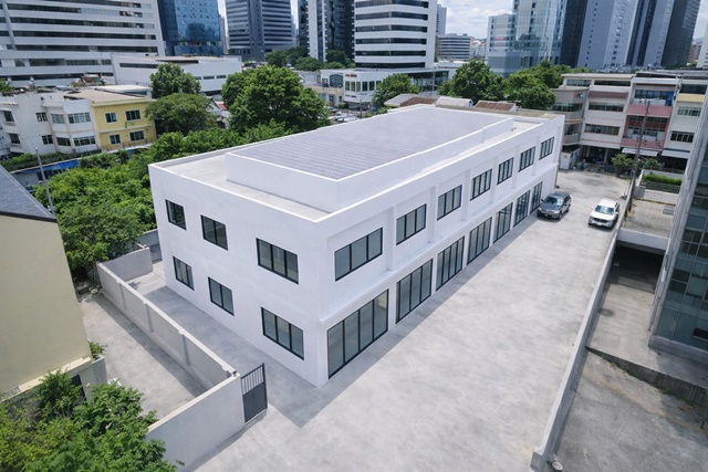 จอดรถ8คัน 119,998B-M เดอะ แบงค็อก สาทร เกือบครึ่งไร่ 160ตร.วา  BTSสุรศักดิ์ 199ม. โรงเรียนกรุงเทพคริสเตียน  Showrooms 6คูหา 4นอน  4น้ำ 8parking 119,998THB-month. The Bangkok Sathorn. Almost half a rai (160sq.wa) plot of land Bangkok Christian School. 199 meters from BTS Surasak, this showroom features 6units 4beds 4baths สาทร ถนนเจริญราษฎร์บางรัก แขวงยานนาวา เขตสาทร กรุงเทพมหานครVDO1minshttps://youtube.com/shorts/epil0XqXNtk160 ตร.วา 822 ตร.ม.160 sq.wa 822 sq.mโกดังให้เช่า 2 ชั้น จำนวน 6 คูหา รีโนเวทใหม่ สภาพอาคารแข็งแรง โครงสร้างดีภายในอาคารมีห้�