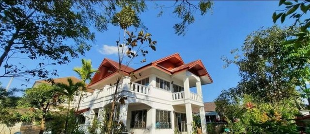 ขายเพียง 5.98 ล้าน 200 ตรว. #ต้นเปา #สันกำแพง บ้านหลังใหญ่ 2 ชั้น บ้านน่าอยู่ บรรยากาศดี เป็นส่วนตัว #เหมาะสำหรับอยู่อาศัย #บ้านสวน #ใกล้แยกบ่อสร้าง ห่างจากเมืองเชียงใหม่ 14 กม.เนื้อที่ 200 ตารางวาพื้นที่ใช้สอย 210 ตารางเมตร3 ห้องนอน 3 ห้องน้ำ1 ห้องครัว2-4 ที่จอดรถหลังบ้านติดโครงการดิเอสตีม #มีพื้นที่ว่างสำหรับสร้างบ้าน #ทำสระว่ายน้ำ เพื่อนบ้านดี มีความปลอดภัยสูง รั้วรอบขอ�