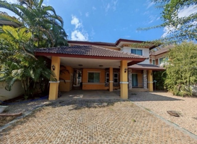 บ้านทำเลดี ใกล้โรงเรียนนานาชาติ เดินทางสะดวก เหมาะทั้งอยู่อาศัยและลงทุนบ้านขนาดกำลังดี ฟังก์ชันครบ อยู่สบายทุกมุม ใช้ชีวิตง่าย ใกล้แหล่งอำนวยความสะดวกครบรายละเอียดบ้าน&nbsp;&nbsp;&nbsp;•&nbsp;&nbsp;&nbsp;เนื้อที่ 89.9 ตารางวา&nbsp;&nbsp;&nbsp;•&nbsp;&nbsp;&nbsp;พื้นที่ใช้สอย 200 ตารางเมตร&nbsp;&nbsp;&nbsp;•&nbsp;&nbsp;&nbsp;3 ห้องนอน 3 ห้องน้ำ&nbsp;&nbsp;&nbsp;•&nbsp;&nbsp;&nbsp;1 ห้องครัว&nbsp;&nbsp;&nbsp;•&nbsp;&nbsp;&nbsp;แอร์ 4 เครื่องจุดเด่น&nbsp;&nbsp;&nbsp;•&nbsp;&nbsp;&nbsp;ทำเลดี ใก�