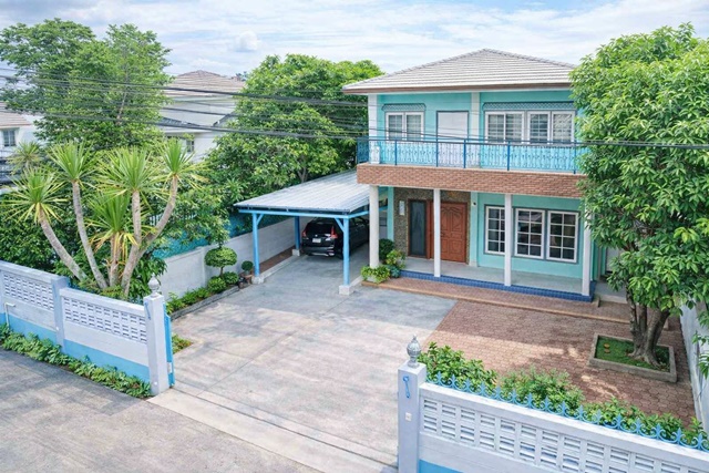 ช็อกโกแลตวิลล์ 900 ม. บ้านเดี่ยว ฟังก์ชัน 3นอน ถ.นวมินทร์38-44 2น้ำ ใกล้ตลาดอินทรารักษ์ 1 กม. 96 ตร.ว. 290 ตร.ม. บ้านเดี่ยว 2 ชั้น 17,998 B-M. เหมาะอยู่อาศัย หรือทำโกดัง ทำเลนวมินทร์  เข้าออกสะดวก เชื่อมต่อถนนหลัก ใกล้แหล่งชุมชน  และสิ่งอำนวยความสะดวกครบ ถ.ประเสริฐมนูกิจ เกษตร นวมินทร์ เลียบด่วนรามอินทรา  พื้นที่กว้างChocolate Ville 900m. Detached house 3bed Nawamin Rd. 38-44 2bath near Intrarak Market 1km. 96sq.wa. 290sq.m. 2-story house spacious area 17,999B-M suitable for residence or warehou