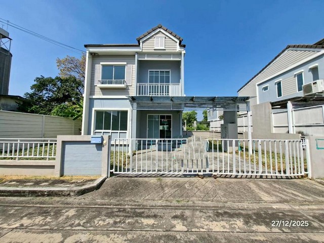   ขาย บ้านเดี่ยว/ทาวน์เฮ้าส์/คอนโด โครงการ เดอะวิลเลจ แจ้งวัฒนะ-ติวานนท์ ปากเกร็ด นนทบุรี  ถนน/ซอย ตำบล บ้านใหม่ อำเภอ ปากเกร็ด  จังหวัด นนทบุรี  ราคาโปรโมชั่น    4,227,000  บาท    ลดจาก  5,650,000     บาท ราคาโปรโมชั่นตั้งแต่วันที่ 1 เมษายน 2569 – 30 มิถุนายน 2569  รายละเอียดทรัพย์ -  เนื้อที่ 55.10 ตร.ว.  พื้นที่ใช้สอย 109.10 ตร.ม. -  3 ห้องนอน 2 ห้องน้ำ  -  บ้านหันไปทางทิศ ตะวันออกเฉียงใต้  พิกัดทรัพย์ : https://maps.ap