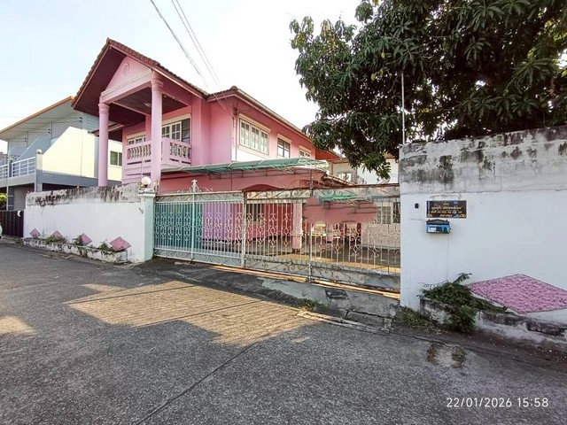 ขาย บ้านเดี่ยว/ทาวน์เฮ้าส์/คอนโด โครงการมิตรประชาวิลล่า   ถนน/ซอย มิตรประชา 39 ถนน ติวานนท์  ตำบล บ้านใหม่ อำเภอ ปากเกร็ด  จังหวัด นนทบุรี  ราคาโปรโมชั่น  4,521,000    บาท    ลดจาก   6,368,000   บาท ราคาโปรโมชั่นตั้งแต่วันที่ 1 เมษายน 2569 – 30 มิถุนายน 2569  รายละเอียดทรัพย์ -  เนื้อที่ 135.00 ตร.ว.  พื้นที่ใช้สอย 269.25 ตร.ม. -  5 ห้องนอน 2 ห้องน้ำ  -  บ้านหันไปทางทิศ ตะวันออกเฉียงเหนือ  พิกัดทรัพย์ : https://maps.app.goo.gl/BhHCt