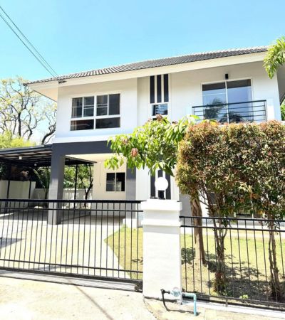 ให้เช่า 25,000/เดือน* กาจน์กนกวิลล์ 10 (หางดง)บ้านใกล้โรงเรียนนานาชาติ พร้อมอยู่ ใกล้สนามบิน .พื้นที่ 80 ตร.ว.3 ห้องนอน3 ห้องน้ำ1 ห้องครัว1 ห้องรับแขก1 ห้องเก็บของใต้บันไดต่อเติมโซนซักล้างด้านหลังบ้านที่จอดรถภายในบ้าน 2 คัน.เครื่องใช้ไฟฟ้าภายในบ้านเครื่องทำน้ำอุ่น 3 เครื่องทีวี 1 เครื่องตู้เย็น 1 เครื่องเครื่องปรับอากาศ 4 เครื่องเครื่องซักผ้า 1 เครื่องชุดเตาแก๊ส 1 ชุดซิ