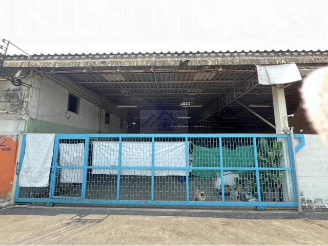 ขายโกดังพร้อมออฟฟิศ 200 ตรว. 800 ตรม. ถนนงามวงศ์วาน 53 ใกล้เดอะมอลล์งามวงศ์วาน แปลงสวย เดินทางสะดวก *** ราคาขาย 18 ล้านบาท *** ราคาเช่า 70,000 บาท/เดือน  ติดต่อ::  ชยา โทร/ID Line:: 0942823961   Link Line:: https://line.me/ti/p/3xFA1An8Kcรหัส # T26-500 โกดังพร้อมออฟฟิศ ถนนงามวงศ์วาน 53 ใกล้เดอะมอลล์งามวงศ์วาน แปลงสวย เดินทางสะดวกเนื้อที่ 200 ตารางวา (สี่เหลี่ยมผืนผ้า) 800 ตรม.ยาว 40 เมตร x กว้าง 20 เมตร1 ออฟฟิศ 2 ห้องน้ำ 3 ห้องว่าง6 ห้องคนงาน