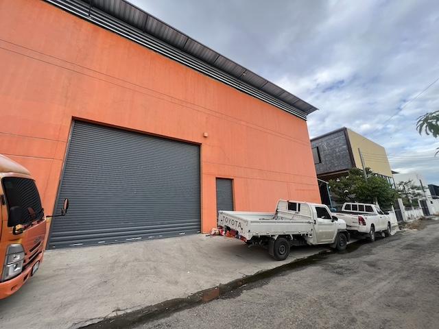 ขายโกดังพร้อมออฟฟิศ พร้อมห้องพักพนักงาน ย่านลาดกระบัง คลองสองต้นนุ่นเหมาะสำหรับธุรกิจคลังสินค้า โลจิสติกส์ โรงงานขนาดเล็ก หรือสำนักงานพร้อมที่พักพนักงาน ราคาขาย 27,000,000 บาทราคาเช่า 200,000 บาท / เดือนที่ตั้ง ถนนพัฒนาชนบท 3 แยก 16 แขวงคลองสองต้นนุ่น เขตลาดกระบัง กรุงเทพฯติดต่อ : คุณภัสพงณ์ 0634098164Line : deedee23https://www.facebook.com/profile.php?id=61581484955548การเดินทางสะดวก - เชื่อมต่อโซนลาดกระบัง สุวรรณ�