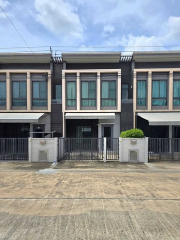 AOM 2712ให้เช่าทาวน์โฮม Pleno สุขุมวิท-บางนา (Pleno Sukhumvit-Bangna) แต่งครบ เครื่องใช้ไฟฟ้าจัดเต็ม พร้อมเข้าอยู่ ใกล้ Mega Bangna และทางด่วน   โครงการ พลีโน่ สุขุมวิท-บางนา ตำบลบางแก้ว บางพลี,สมุทรปราการ  3  ห้องนอน   2   ห้องน้ำ   1  ห้องรับแขก   1  ห้องครัวราคาเช่า 25,000 / เดือนรายละเอียดบ้านเนื้อที่ดิน: 18 ตารางวาพื้นที่ใช้สอย: 106 ตารางเมตรรูปแบบ: 3 ห้องนอน 2 ห้องน้ำจำนวนชั้น: 2 ชั้นที่จอดรถ: 2 คัน (ในรั้วบ้า�
