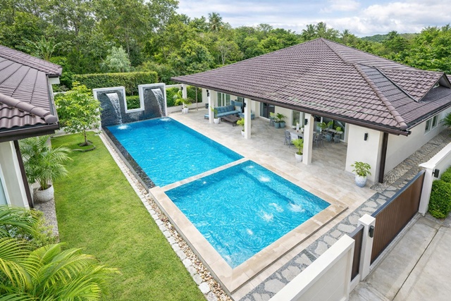 เช่า Pool Villa บ้านเดี่ยวหรู สไตล์โมเดิร์น ฟังก์ชัน 6 นอน 7 น้ำ ใกล้ตลาดห้วยใหญ่ 900ม.215 ตร.ว. 600 ตร.ม. 149,999 B-M. พื้นที่ใช้สอยขนาดใหญ่ วิลล่าสระว่ายน้ำส่วนตัว บรรยากาศเงียบสงบ เป็นส่วนตัว เหมาะอยู่อาศัย หรือบ้านพักตากอากาศระดับพรีเมียม ทำเลศักยภาพ ห้วยใหญ่ เดินทางสะดวก ใกล้หาดบางเสร่ 2 กม. และชุมชนห้วยใหญ่ For Rent  Pool Villa luxurious modern detached house 6bed 7bath near HuaiYai market 900m. 215 sq.wa. 600 sq.m. 149,999 B-M. large living area private pool villa quiet private atmosphere ideal