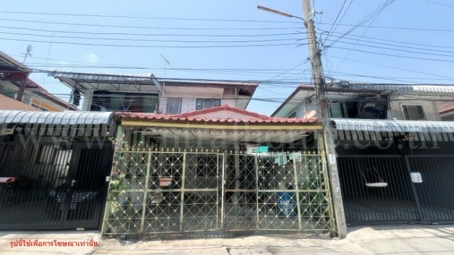 รหัสทรัพย์&nbsp;: N1085บ้านแฝด หมู่บ้านพระปิ่น 5 (เอกชัย 109) เหมาะสำหรับรีโนเวท เพื่อลงทุนที่ตั้ง :&nbsp;ถนนเอกชัย แขวงบางบอนใต้ เขตบางบอน กรุงเทพมหานคร 10150รายละเอียดทรัพย์- บ้านแฝด 2 ชั้น เนื้อที่ 25.4 ตารางวา พื้นที่ใช้สอย 100 ตารางเมตร- 2 ห้องนอน, 2 ห้องน้ำ, 1 ห้องรับแขก, 1 ห้องครัว, 1 ที่จอดรถ- เหมาะสำหรับนักลงทุนสาย Flip (ซื้อ-รีโนเวท-ขาย) หรือสาย Buy & Hold เพื่อปล่อยเช่า- รูปภาพในประกาศเป็น�