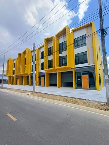 ให้เช่าโกดังสร้างใหม่ พร้อมออฟฟิศ หลังมุม ย่านบางใหญ่ ซอยกัตนา นนทบุรี ไฟฟ้า 3 เฟส 30 แอมป์ราคาเช่า 60,000 บาท / เดือน ( สัญญาขั้นต่ำ 2 ปี ประกัน 2 เดือน ล่วงหน้า 1 เดือน )ที่ตั้ง ถนนบางใหญ่-บางคูลัด ซอยกันตนา ตำบลบางม่วง อำเภอบางใหญ่ นนทบุรี 11140ติดต่อ : คุณภัสพงณ์ 0634098164Line : binkem22https://www.facebook.com/profile.php?id=61581484955548เนื้อที่ 89 ตารางวา พื้นที่ใช้สอย 450 ตารางเมตร จำนวน 3 ชั้น 2 ห้องทำงาน 2 ห้องนอน 4 ห้องน้�