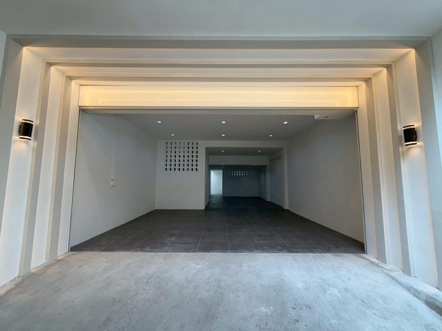 PP485 ขายทาวน์โฮม 4.5 ชั้น โครงการ Prominent Place (โพรมิเน็นท์ เพลส) พร้อมลิฟต์ ส่วนตัว สุขุมวิท101 หน้าบ้านทิศตะวันออกราคาพิเศษ 13,900,000 บาท ฟรีโอนติดต่อ คุณช่อผกา โทร 0616198565 LINE 0616198565สำรอง LINE 0812523279 ส่งลิ้งก์ไว้ได้เลย-ขายทาวน์โฮม 4.5 ชั้น พร้อมลิฟต์ ส่วนตัว สุขุมวิท101 (Sukhumvit 101) ใกล้ BTS ปุณณวิถี-โครงการ Prominent Place (โพรมิเน็นท์ เพลส)-ขนาดที่ดิน 25.9 ตารางวา -4 ห้องนอน 6 ห้องน้ำ -1 ห้องแม่บ้าน -พร้อมครัว -3 ที่จอดรถ-บ