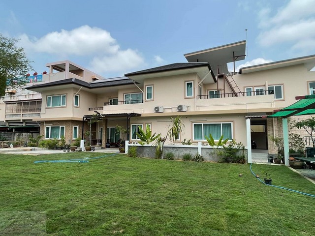 ขายบ้านพร้อมสำนักงาน 241 ตรว. หมู่บ้านซิเมนต์ไทย ซอยรัชดา 52 เขตจตุจักร ถนนซอยกว้าง ใกล้ถนนใหญ่ แต่ไม่พลุกพล่าน   *** ราคาขาย 39.9 ล้านบาท ค่าโอนคนละครึ่งติดต่อ::  ชยา โทร/ID Line:: 0942823961   Link Line:: https://line.me/ti/p/3xFA1An8Kcรหัส# T26-519บ้านพร้อมสำนักงาน หมู่บ้านซิเมนต์ไทย ซอยรัชดา 52 เขตจตุจักร  • พื้นที่สีส้ม ถนนหน้าบ้านกว้าง 6 เมตร ใกล้ถนนใหญ่มากแต่ไม่พลุกพล่าน• เนื้อที่ดิน 241 ตรว. (เนื้อที่ใหญ่สุดในซ