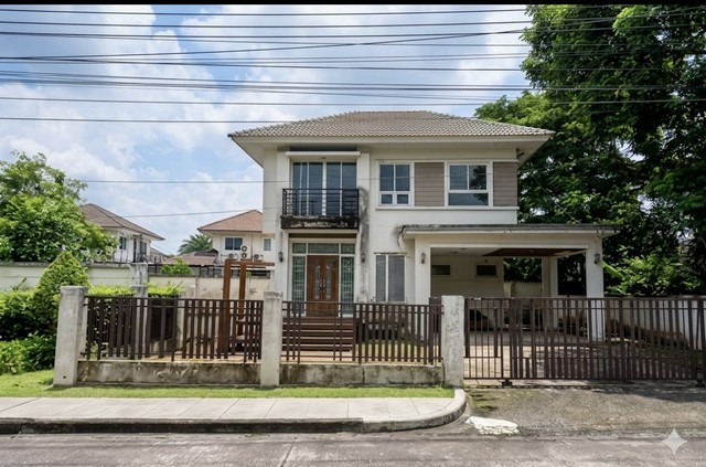 ขาย บ้านเดี่ยว หมู่บ้านเพอร์เฟคพาร์ค สุวรรณภูมิ 2 หลังหน้าโครงการ  สนใจติดต่อคุณ นิตยา โทร. 0979974771 Line ID : 0979974771คุณ เอกราช โทร. 0631843999 Line ID : 0631843999รหัสทรัพย์ Npa003มีนบุรี(64BK010301681)ราคาพิเศษ สุดๆ* ขาย  4,575,000 บาท ราคานี้ หมดเขต 31/5/69ราคาเต็ม   6,710,000 บาท * ขายตามสภาพ  - ขนาดเนื้อที่  61.9 ตารางวา - 3 ห้องนอน 3 ห้องน้ำ - ที่จอดรถ 1-2 คันสถานที่ใกล้เคียง- ใกล้สนามบินสุวรรณภูมิ- ใกล้โรงเรียนนานาชาติร่วมฤดี- ใกล้ม�