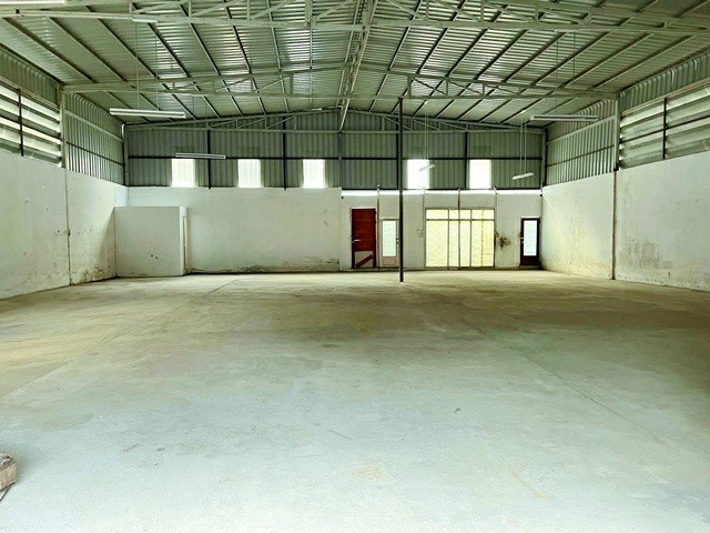 ทวีวัฒนา-กาญจนาภิเษก1-8  ให้เช่าโกดังขนาดใหญ่  300 ตร.ม. ใกล้ตลาดทวีวัฒนา 1.2 กม.พุทธมณฑลสาย 2 ทวีวัฒนา เหมาะสำหรับคลังสินค้า หรือธุรกิจขนาดเล็กถึงกลาง บนทำเลศักยภาพ 29,999 B-M. เดินทางสะดวก เชื่อมต่อหลายเส้นทาง รองรับการใช้งานหลากหลายรูปแบบ ใกล้รร.อนุบาลทวีวัฒนา 1.5 กม.โรงพยาบาล สวนพุทธมณฑล สายใต้ใหม่ Thawi Watthana-Kanchanaphisek 1-8 Large warehouse for rent 300sq.m. near Thaweewattana Market 1.2 km. Phutthamonthon Sai 2 Thaweewattana suitable for warehousing or small to medium business prim