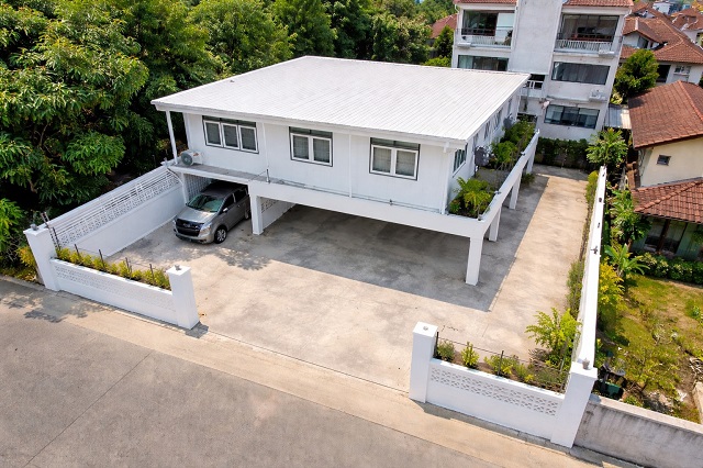 ทรู ดิจิทัล พาร์ค 900 ม. ใกล้ BTS อุดมสุข 900 ม. บ้านเดี่ยว 2 ชั้น 3-4นอน 2 น้ำ และตลาดอุดมสุข 1 กม. 62 ตร.วา. 250 ตร.ม. 29,998 B-M. รีโนเวทใหม่ เหมาะพักอาศัย โฮมออฟฟิศ หรือสต๊อคสินค้า ทำเลเดินทางสะดวก เชื่อมต่อหลายเส้นทางใกล้แหล่งไลฟ์สไตล์ และศูนย์ธุรกิจ True Digital Park 900 m. 900 m. from BTS Udom Suk Two story detached house with 3-4bed 2 bath  1 km. from Udom Suk Market 62 sq.wa. 250 sq.m. 29,998B-M newly renovated suitable for residence home office or storage convenient location with easy access to multiple routes close to lifestyle amenities and business centersวชิรธรรมสาธิต 53-61 ส�