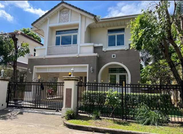 RH02130 ให้เช่าบ้านเดี่ยว 60 ตารางวา  3 ห้องนอน  3 ห้องน้ำ  เฟอร์นิเจอร์ครบ   สุคณธสวัสดิ์ 29 ลาดพร้าว โครงการ, มาสเตอร์พีซ เอกมัย-รามอินทรา ที่อยู่ ถนน สุคณธสวัสดิ์  ลาดพร้าว ลาดพร้าว. กรุงเทพมหานครบ้านเดี่ยว 2 ชั้น  60 ตร.วา พื้นที่ใช้สอย 200 ตร.ม. 3 ห้องนอน  3 ห้องน้ำ เฟอร์นิเจอร์ครบ ไม่รับสัตวืเลี้ยง ราคาเช่า 55,000/ เดือนProject: Masterpiece Ekamai-RamintraAddress: Sukonthasawat Road, Ladprao, Bangkok2-story detached house, 60 sq.wah, 200 sq.m usable area3 bedrooms, 3 bathrooms, fully furni