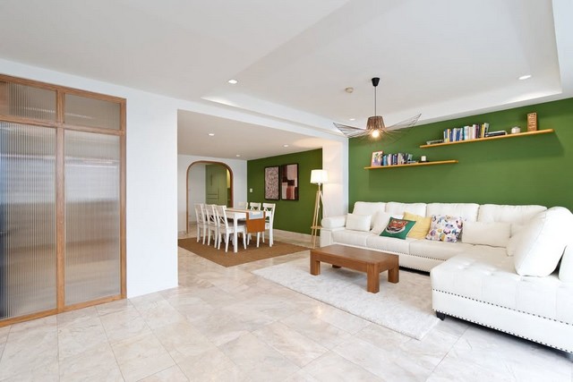 ให้เช่า คอนโด ร่วมใจ ไฮท์ ห้องรีโนเวทใหม่ พื้นที่กว้างขวาง เหมาะสำหรับครอบครัวที่ต้องการอยู่ใจกลางเมือง ใกล้โรงเรียนนานาชาติที่ตั้ง: ซอยสุขุมวิท 15 ถนนสุขุมวิท แขวงคลองเตยเหนือ เขตวัฒนา กรุงเทพมหานครรายละเอียดห้อง- ขนาด 150 ตารางเมตร- 3 ห้องนอน 2 ห้องน้ำ- ห้องนั่งเล่นโปร่งสว่าง- รีโนเวทใหม่ พร้อมเข้าอยู่- ครัวตะวันตกพร้อมเครื่องใช้ไฟฟ้าใหม่- มีเตาไฟฟ้า เครื่