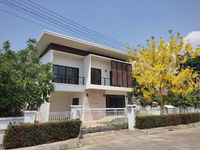 ขายบ้าน โครงการกุลพันธ์วิลล์ 16 ต.สันกำแพง อ.สันกำแพง จ.เชียงใหม่3 ห้องนอน 3 ห้องน้ำ ขายพร้อมเฟอร์นิเจอร์  แอร์5ตัว ครัวบิวท์อิน บ้านนอก​ดาวน์​น้องหมาราคาเพียง 6.8 ล้านบาท เนื้อที่ 120 ตารางวา พื้นที่ใช้สอย 236 ตารางเมตรค่าส่วนกลาง1450บ./เดือนเป็นบ้านแปลงหัวมุม​ มีพื้นที่กว้างใช้ทำห้องเพิ่ม​ ที่จอดรถ หรือสร้างสระว่ายน้ำส่วนตัวได้สร้างเสร็จปี2559 ถูกต้องตามหลักฮวงจุ้