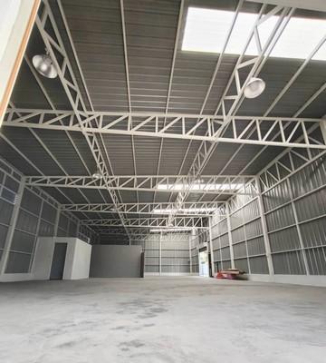 BST1069 ให้เช่าโกดังพร้อมลานปูน กรุงเทพกรีฑาตัดใหม่ ใกล้สนามบินสุวรรณภูมิ พื้นที่รวมใช้งานกว้าง เหมาะสำหรับเก็บสินค้าและโลจิสติกส์ติดต่อ Agent คุณบัว (Bua)Tel: 093-646-4597 LINE ID: Bua09369,000 บาทต่อเดือนทำเลศักยภาพบนถนนกรุงเทพกรีฑาตัดใหม่ เชื่อมต่อถนนศรีนครินทร์ ร่มเกล้า และโซนตะวันออกของกรุงเทพ เดินทางสะดวก ใกล้สนามบินและรถไฟฟ้าที่ตั้ง ถนนกรุงเทพกรีฑาตัดใหม่ แขวงสะพานสูง เขตส