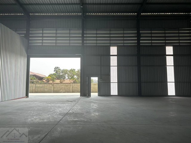 ให้เช่าโกดังสร้างใหม่ 672 ตร.ม ลำลูกกา คลอง 6 ทำเลทอง ใกล้มอเตอร์เวย์ เดินทางง่าย ใกล้ อบต.บึงคำพร้อย*** ราคาเช่า 87,360 บาท/เดือน ( 130.- / ตร.ม. เช่ายาวสามารถต่อรองได้ ) ติดต่อ:: ชยา โทร/ID Line:: 0942823961   Link Line:: https://line.me/ti/p/3xFA1An8Kcรหัส# T26-525 โกดังสร้างใหม่ ลำลูกกา คลอง 6 ทำเลทอง ใกล้มอเตอร์เวย์ เดินทางง่าย ใกล้ อบต.บึงคำพร้อย• พื้นที่ 672 ตร.ม. (W24 x L28 x H10)• สูง 10 เมตร• น้ำ-ไฟพร้อม • สามารถติดตั้งไฟ 3 เฟสได้• รถ 10 ล�