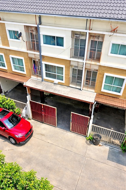 ใกล้ ธัญญะ พาร์ค 900 ม. รีโนเวทใหม่ทั้งหลัง 20 ตร.วา. 240 ตร.ม. พัฒนาการ30-34  ทาวน์โฮม 3 ชั้น  3 นอน 3 น้ำ 33,998 B-M. เฟอร์ฯ เครื่องใช้ไฟฟ้าครบ ทำเลพัฒนาการ เดินทางสะดวก ใกล้ม.เกษมบัณฑิต 1 กม.ตลาดพัฒนาการ ทางด่วน และรถไฟฟ้า เข้า-ออกสะดวก เชื่อมต่อถนนหลักหลายเส้นทางnear Thanya Park 900 m. newly renovated land Phatthanakan 30-34 3 story townhome 3 bed 3 bath size 20 sq.wa. usable area 240 sq.m. rent 33,998 B-M fully furnished with appliances located in near Kasem Bundit University 1 km. close to market expressway and BTS with easy access to main roadsถ.ศรีนครินทร์ พ�