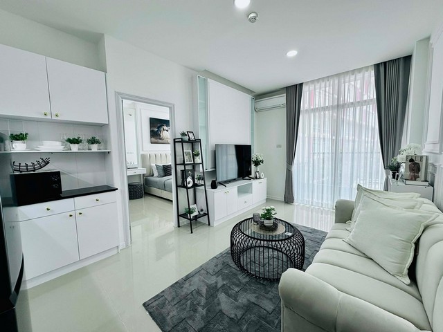 ขายคอนโดCC Condominium1 ซอยสยาม*Rาคา 1,690,000 uาnพื้นที่ 35.34 ตารางเมตรตึก B1 ชั้น 3ค่าโอนค่าภาษี 50 50 #เครื่องใช้ไฟฟ้า- TV 55 นิ้ว 1 เครื่อง- ตู้เย็น  1 เครื่อง- แอร์ 2 เครื่อง- ไมโครเวฟ 1 เครื่อง- เครื่องทำน้ำอุ่น  1 เครื่อง-เครื่องซักผ้า#เฟอร์นิเจอร์- โซฟา 2-3 ที่นั่ง - เตียงนอน พร้อม ชุดเครื่องนอน- ตู้เสื้อผ้าโต๊ะเครื่องแป้งบิ้วอิน-ใกล้ตลาดสดใหญ่เช้าเย็นวนาสินธุ์-ใกล้บิ๊กซีเซเว่น- ร้านขายยา-เดิ