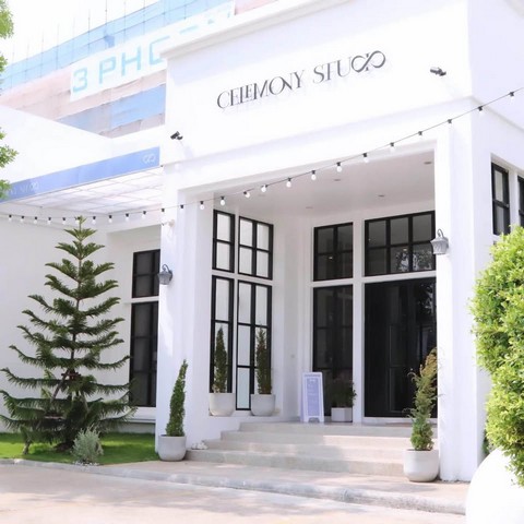 ให้เช่า ที่ดินพร้อมอาคาร ย่านแบริ่ง ทำเลดี ใกล้รถไฟฟ้า เหมาะสำหรับทำธุรกิจหรือพัฒนาโครงการที่ตั้ง: ซอยแบริ่ง 5 ถนนสุขุมวิท 107 แขวงบางนาใต้ เขตบางนา กรุงเทพมหานครรายละเอียดที่ดิน- ขนาดที่ดิน 351 ตารางวา- พื้นที่รวม 1404 ตารางเมตร- มีอาคารชั้นเดียว พื้นที่ใช้สอยประมาณ 250 ตารางเมตร- 1 ห้องโถง 2 ห้องนอน 3 ห้องน้ำ- จอดรถได้ประมาณ 10 คันสถานที่ใกล้เคียง- BTS แบริ่ง- ทางด่วนบางน