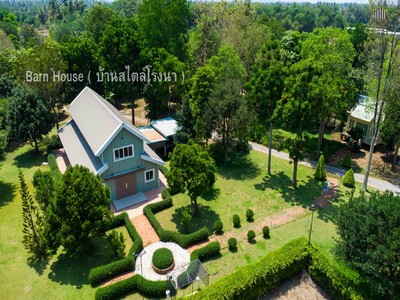 ขายบ้านพักตากอากาศ พร้อมที่ดิน 13 ไร่ โพธาราม ราชบุรี | อยู่เองก็ได้ ทำ Event คาเฟ่ หรือ Retreat ได้จริง ใกล้กรุงเทพ พร้อมใช้งานทันที | Barn House แปลงใหญ่หายาก — ด้วยขนาดที่ดินและความพร้อมลักษณะนี้ ในโซนนี้ไม่ได้มีออกสู่ตลาดบ่อย และมูลค่าการพัฒนาใหม่สูงกว่าราคาขายอย่างชัดเจน.TPI-3004.ที่ดิน 13 ไร่ พร้อมสิ่งปลูกสร้างครบทั้งแปลง ติดถนน เข้าใช้งานได้ทันที มีอาคาร Barn House โครงสร้างข�