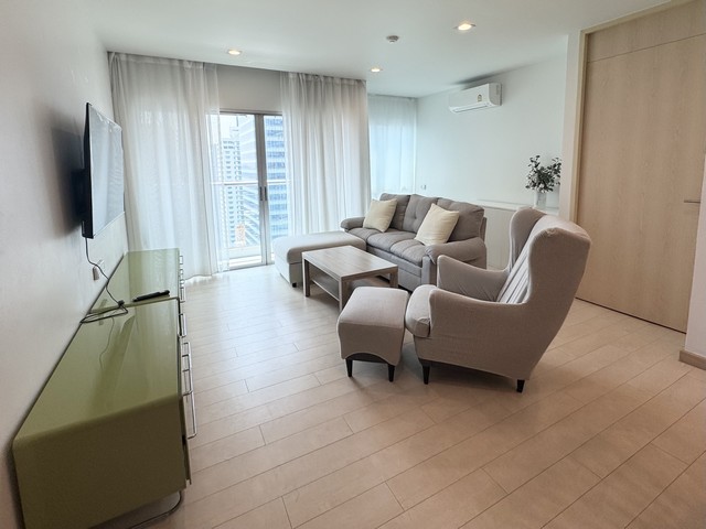 ให้เช่า คอนโด Silom Suite Condominium Sathon 12 ทำเลดี เดินทางสะดวก พร้อมเข้าอยู่ที่ตั้ง: ถนนสาทรเหนือ ซอย12 แขวงสีลม เขตบางรัก กรุงเทพมหานครรายละเอียดห้อง- 3 ห้องนอน 2 ห้องน้ำ- พื้นที่ใช้สอย 113 ตารางเมตร- อยู่ชั้นที่ 18- ห้องมุม ได้ความเป็นส่วนตัว- มีระเบียง- พร้อมเข้าอยู่สิ่งอำนวยความสะดวก- ส่วนกลางของโครงการ- ระบบรักษาความปลอดภัย- พื้นที่พักผ่อนสถานที่ใกล้เคียง- BTS เซนต์หลุยส์- Health Land �