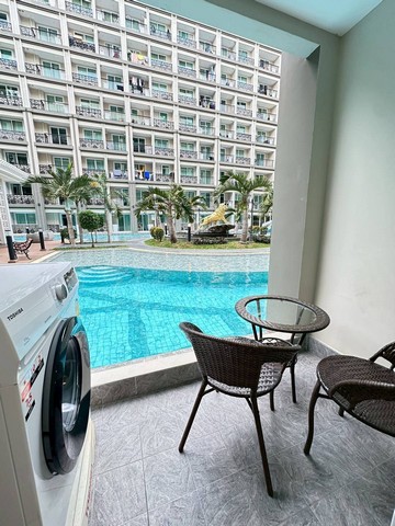 AOM 2730 ดุสิต แกรนด์ 2 | ให้เช่า  ระยะเวลาเช่า: สัญญา 1 ปี ประเภท: 1 ห้องนอน 1 ห้องน้ำ ชั้น: อาคาร C ชั้นล่าง ขนาด: 35 ตร.ม. วิว: วิวสระว่ายน้ำ  เฟอร์นิเจอร์ครบครัน ห้องครัว, เครื่องปรับอากาศ, ทีวี, เครื่องซักผ้า สระว่ายน้ำ ที่จอดรถฟรี ระบบรักษาความปลอดภัย 24 ชั่วโมง ค่าเช่า: 17,000 บาท/เดือน เงินมัดจำ: 2 เดือน Dusit Grand 2 | For Rent  Lease term: 1-year contractType: 1 Bedroom, 1 Bathroom Floor: Building C, Ground Floor Size: 35 sq.m. View: Pool view + direct pool access Fully furnished Kitchen, Air-conditioning, TV, Washin