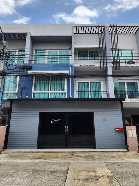 ให้เช่าทาวน์โฮม 3 ชั้น หมู่บ้านกรีนิช รามอินทรา 76 ติดแม็คโคร รามอินทรา และรถไฟฟ้าสายสีชมพูราคาเช่า 18,000 บาท / เดือน ( ประกัน 2 เดือน ล่วงหน้า 1 เดือน )ที่ตั้ง ถนนรามอินทรา แขวงคันนายาว เขตคันนายาว กรุงเทพมหานคร 10230ติดต่อ : คุณภัสพงณ์ 0634098164Line : deedee23https://www.facebook.com/profile.php?id=61581484955548เนื้อที่ 22 ตารางวา จำนวน 3 ชั้น 4 ห้องนอน 3 ห้องน้ำ ที่จอดรถ 1 คันมีแอร์ 5 ตัว / ปั้มน้ำพร้อมแทงค์เก็บน้ำ / ทีวี / โซฟา