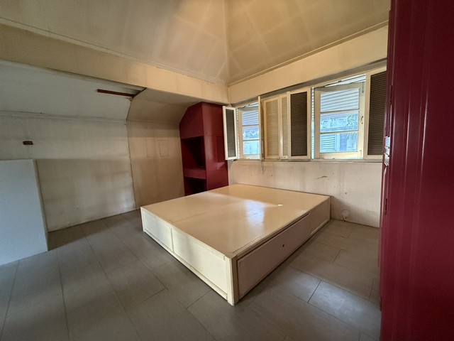 P661 ให้เช่าบ้านเดี่ยว ลาดพร้าวซอย 126 ลาดพร้าว128 บ้านหลังใหญ่มีพื้นที่สวน ขนาด 200 ตารางวา เหมาะสำหรับทำโฮมออฟฟิศ ร้านอาหาร หรือ ร้านลับ บาร์ลับ ราคาเช่า 42,000 บาท/เดือน (สำหรับร้านค้า / รีโนเวทเอง)ราคาเช่า 85,000 บาท/เดือน (สำหรับอยู่อาศัย เจ้าของรีโนเวทให้)ติดต่อ คุณช่อผกา โทร 0616198565 LINE 0616198565สำรอง LINE 0812523279 ส่งลิ้งก์ไว้ได้เลย-ให้เช่าบ้าน เดี่ยว ลาดพร้าวซอย 126-ที่ดิน 200 ตารางวา-2 ห้องน�